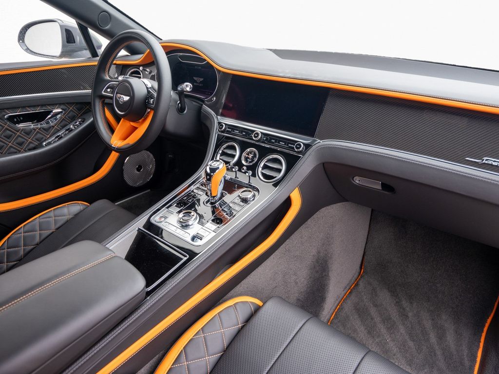Bentley Continental GTC 2024