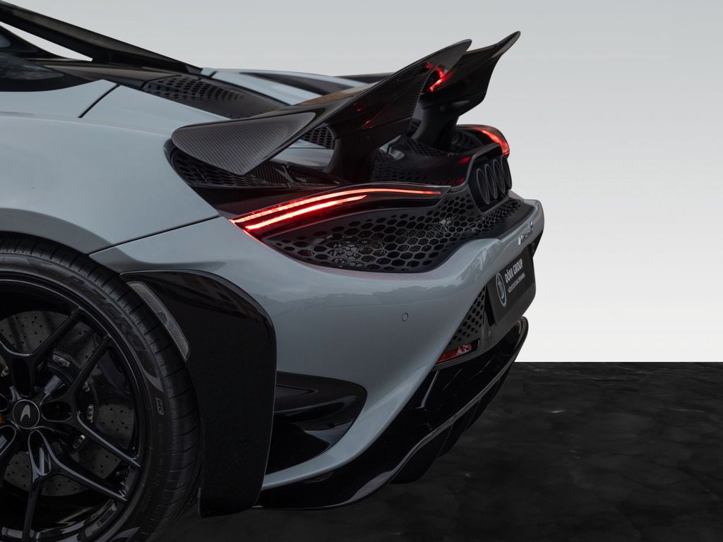 McLaren 765LT 2023
