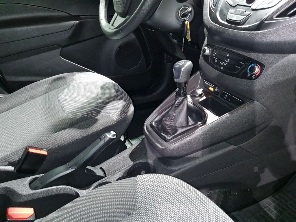 Ford Transit Courier 2021