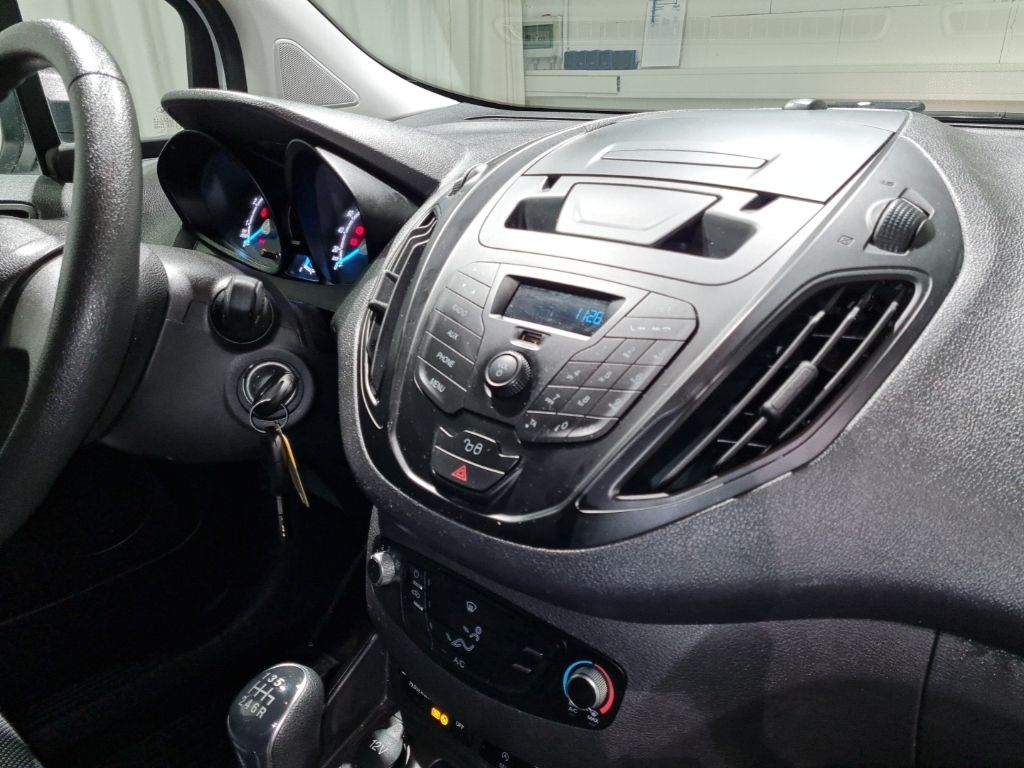 Ford Transit Courier 2021