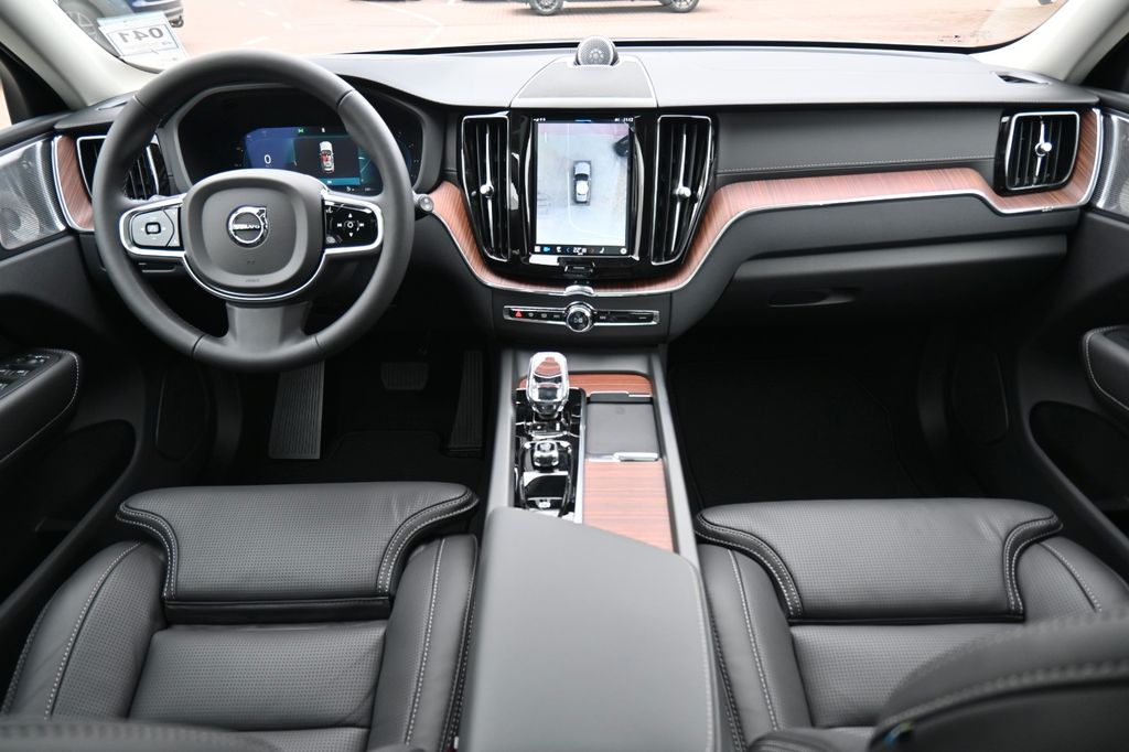 Volvo XC60 2025