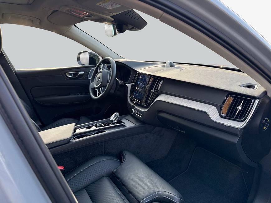Volvo XC60 2025