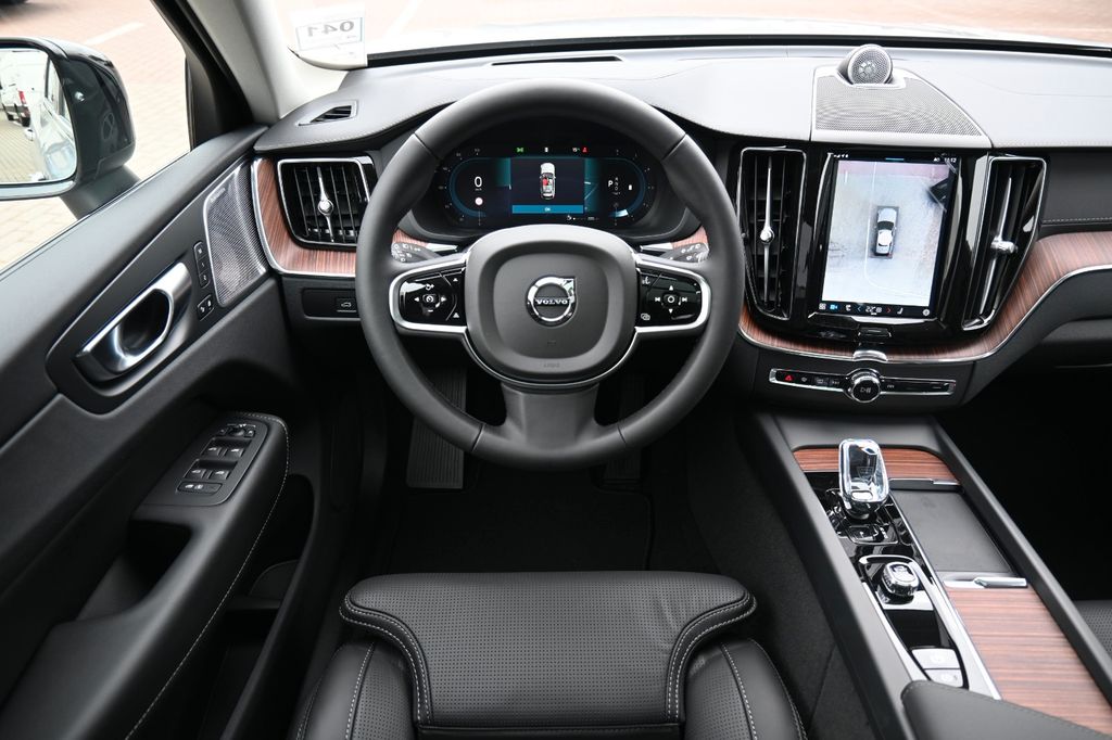 Volvo XC60 2025