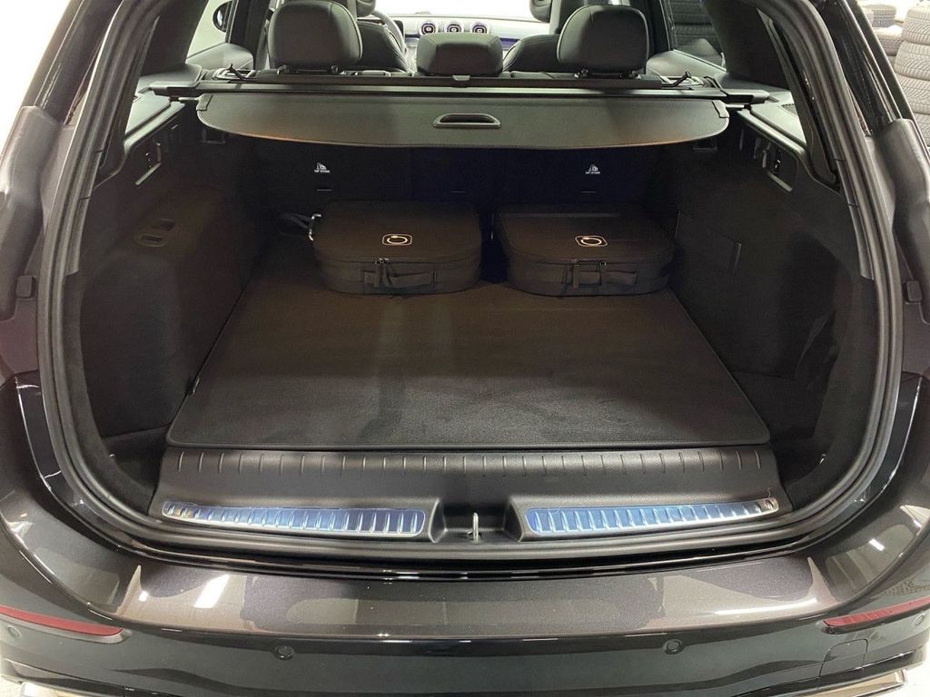 Mercedes-Benz C 300 2025