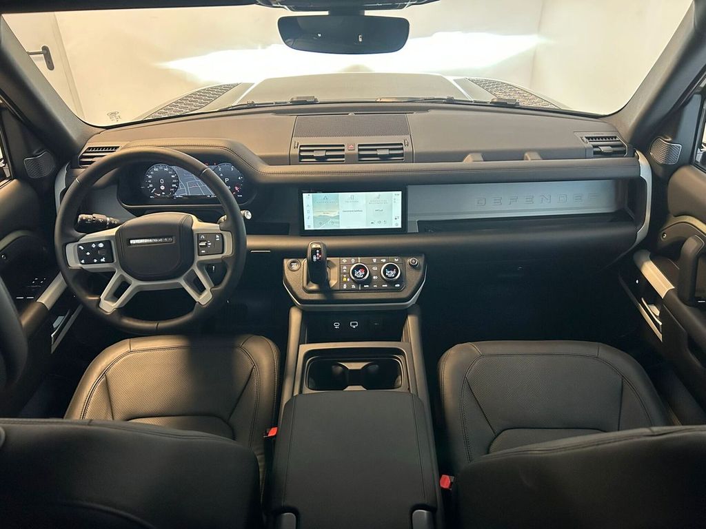 Land Rover Defender 2024