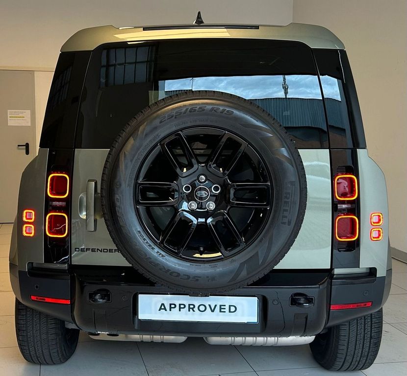 Land Rover Defender 2024