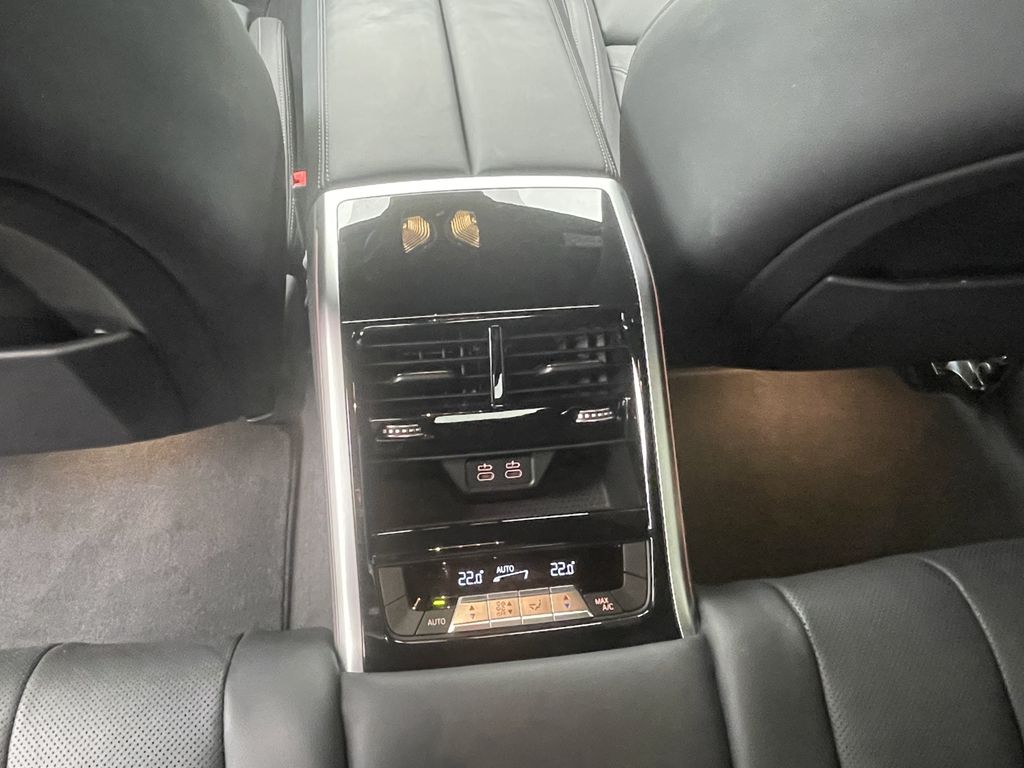 BMW M850 2025