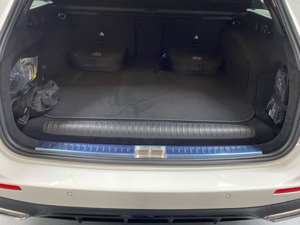 Mercedes-Benz E 300 2025