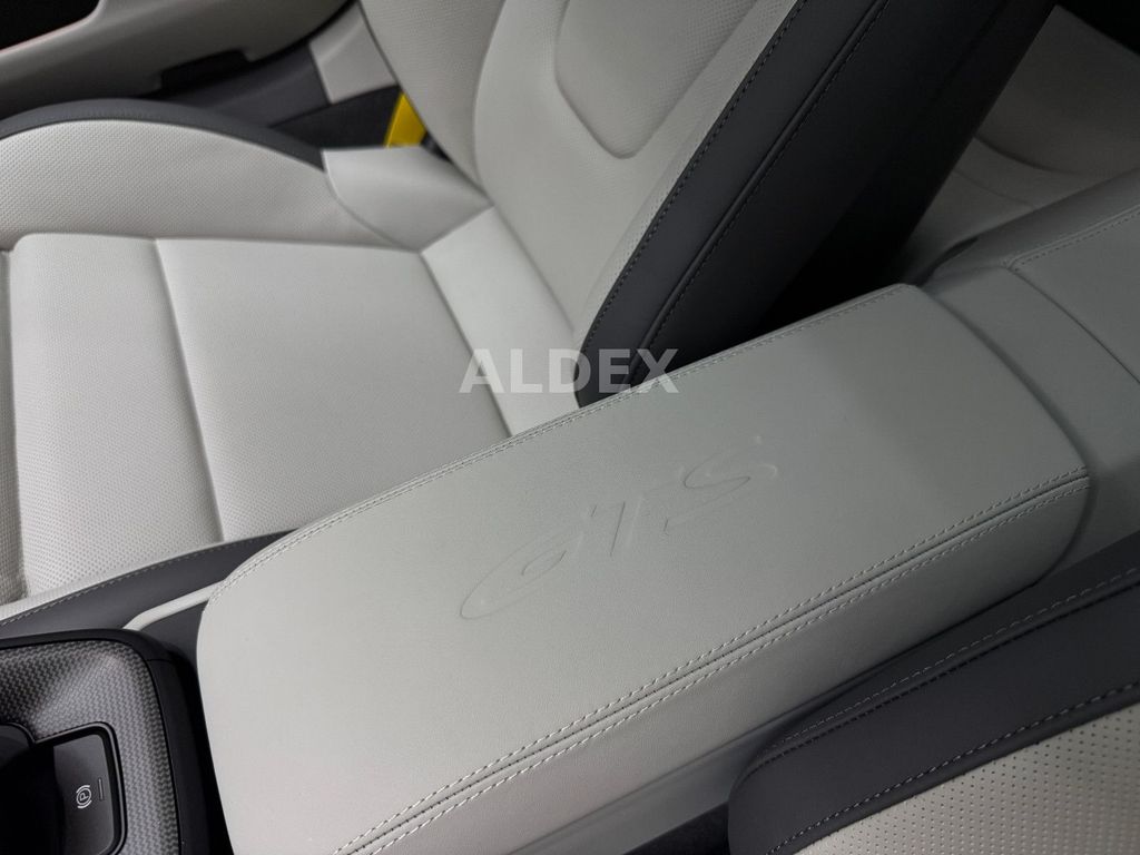 Porsche 992 2025