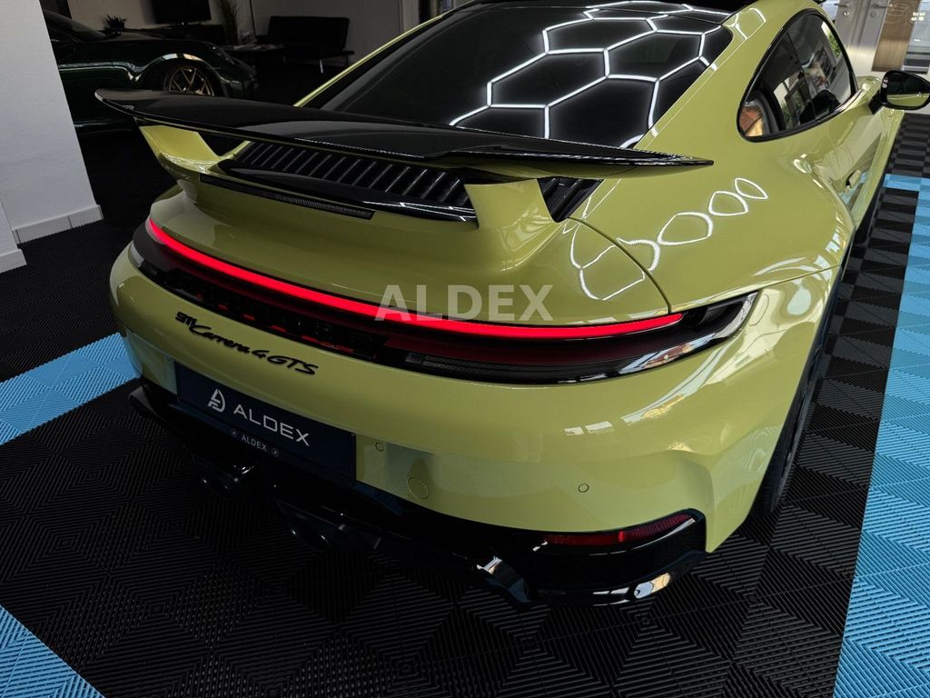 Porsche 992 2025