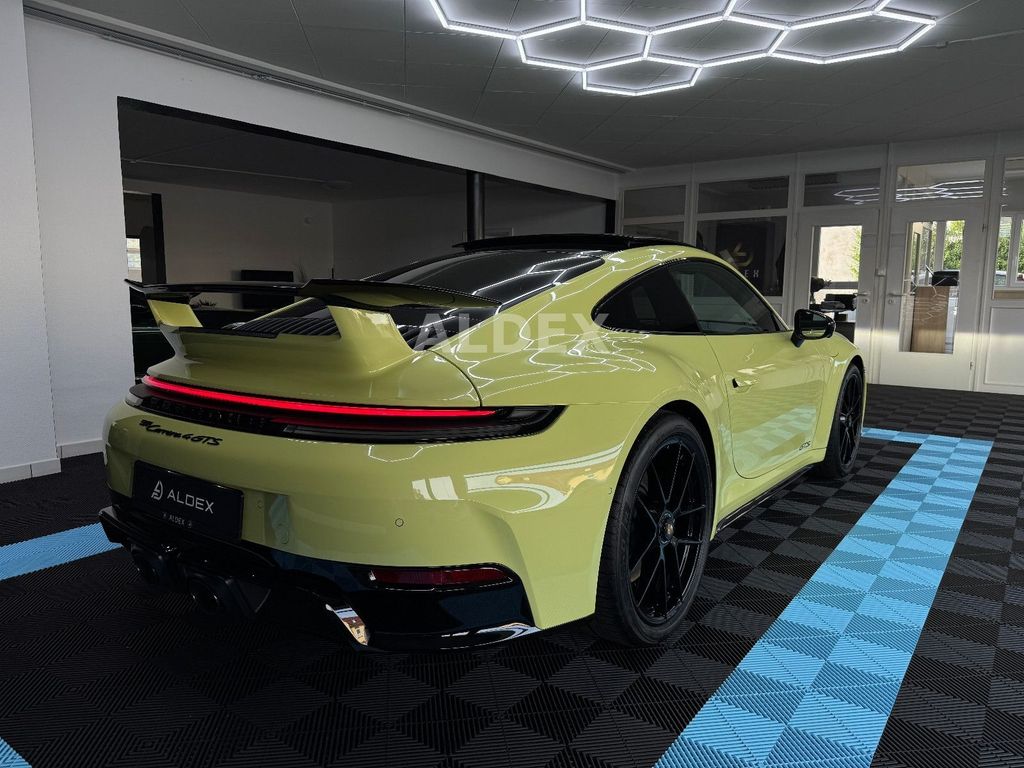 Porsche 992 2025