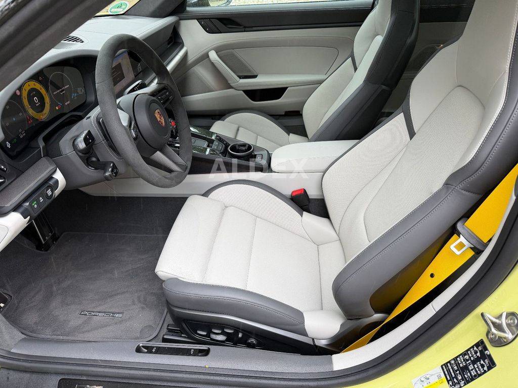 Porsche 992 2025