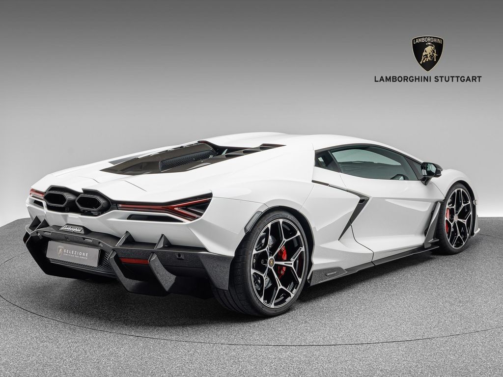 Lamborghini Revuelto 2024