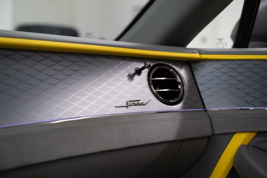 Bentley Continental GTC 2024