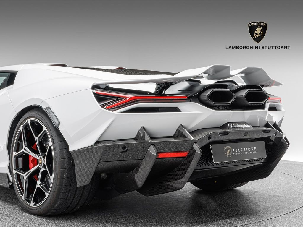Lamborghini Revuelto 2024