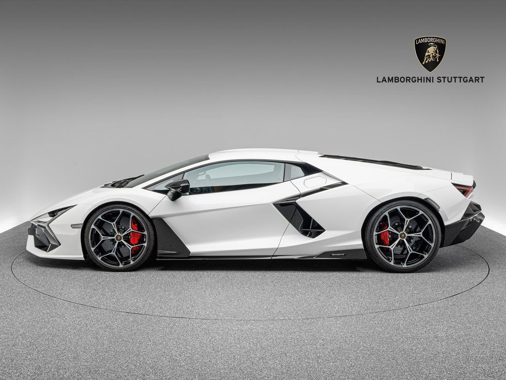 Lamborghini Revuelto 2024