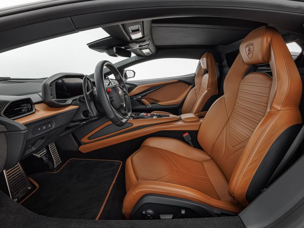 Lamborghini Revuelto 2024