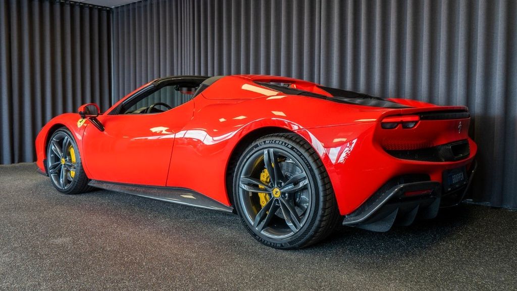 Ferrari 296 GTS 2025