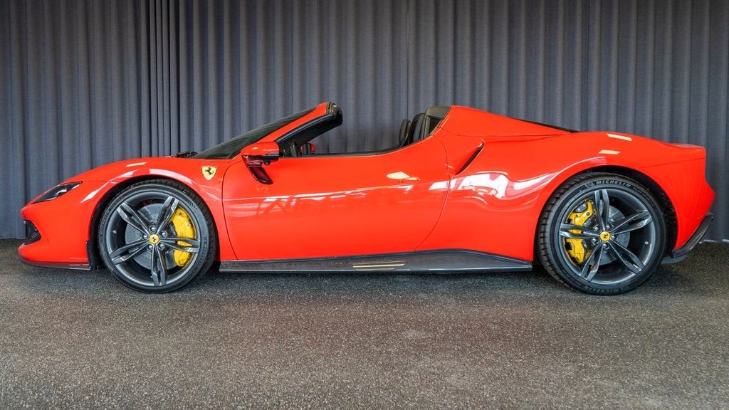 Ferrari 296 GTS 2025