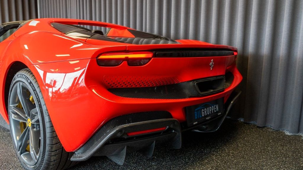 Ferrari 296 GTS 2025