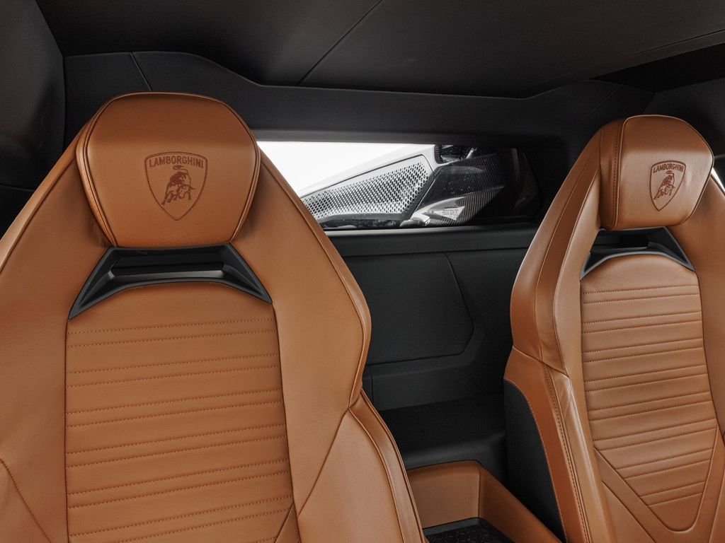 Lamborghini Revuelto 2024