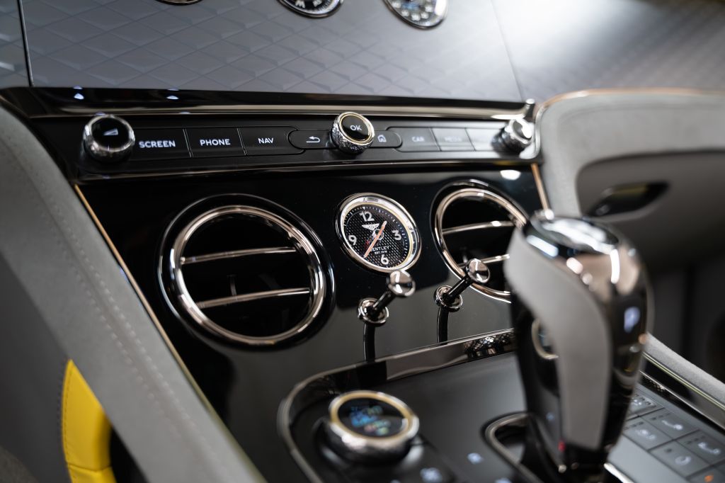 Bentley Continental GTC 2024