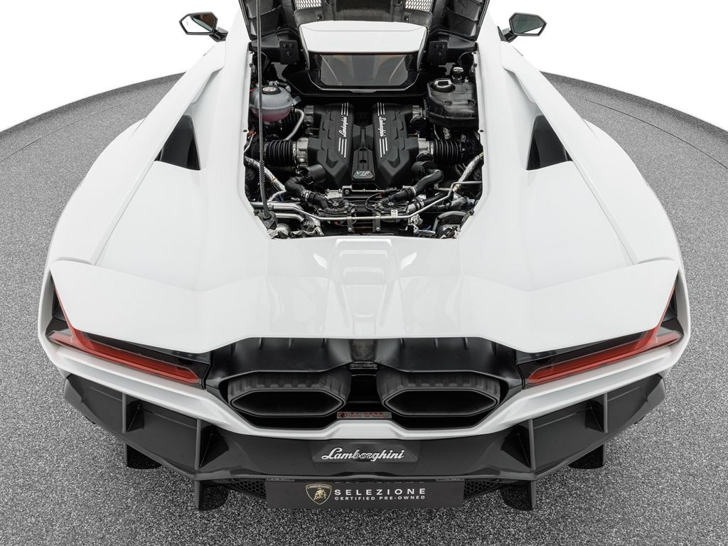 Lamborghini Revuelto 2024