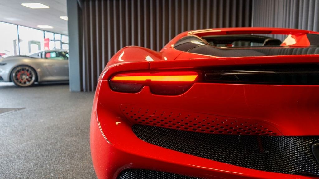 Ferrari 296 GTS 2025