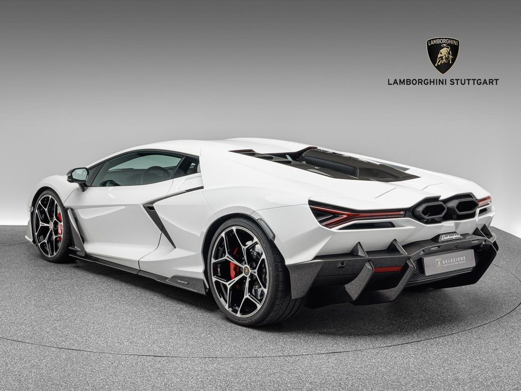 Lamborghini Revuelto 2024