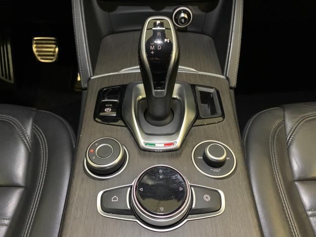 Alfa Romeo Stelvio 2021