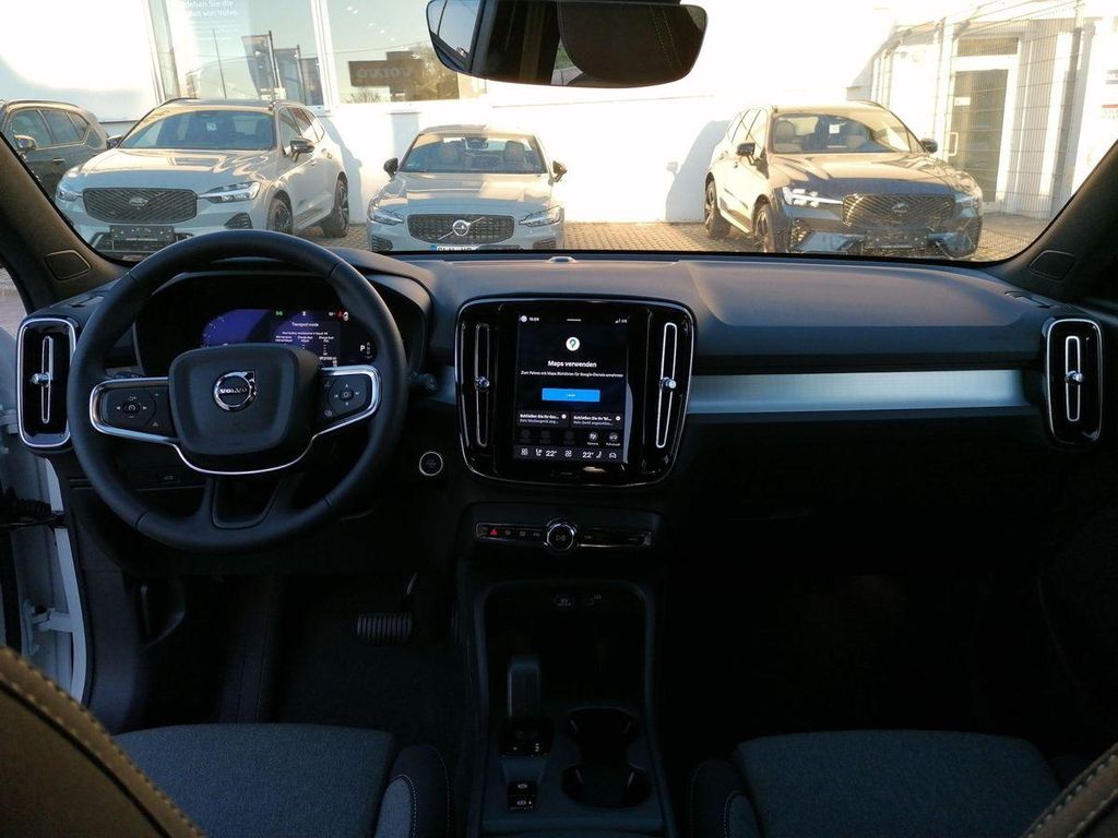Volvo XC40 2025