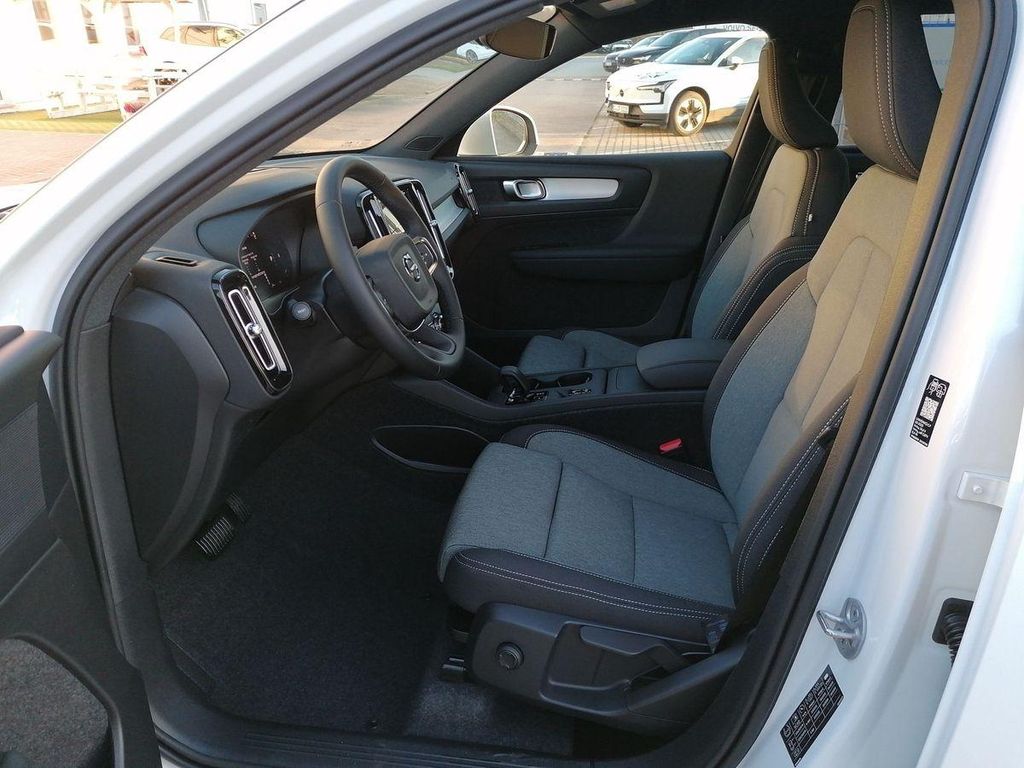 Volvo XC40 2025