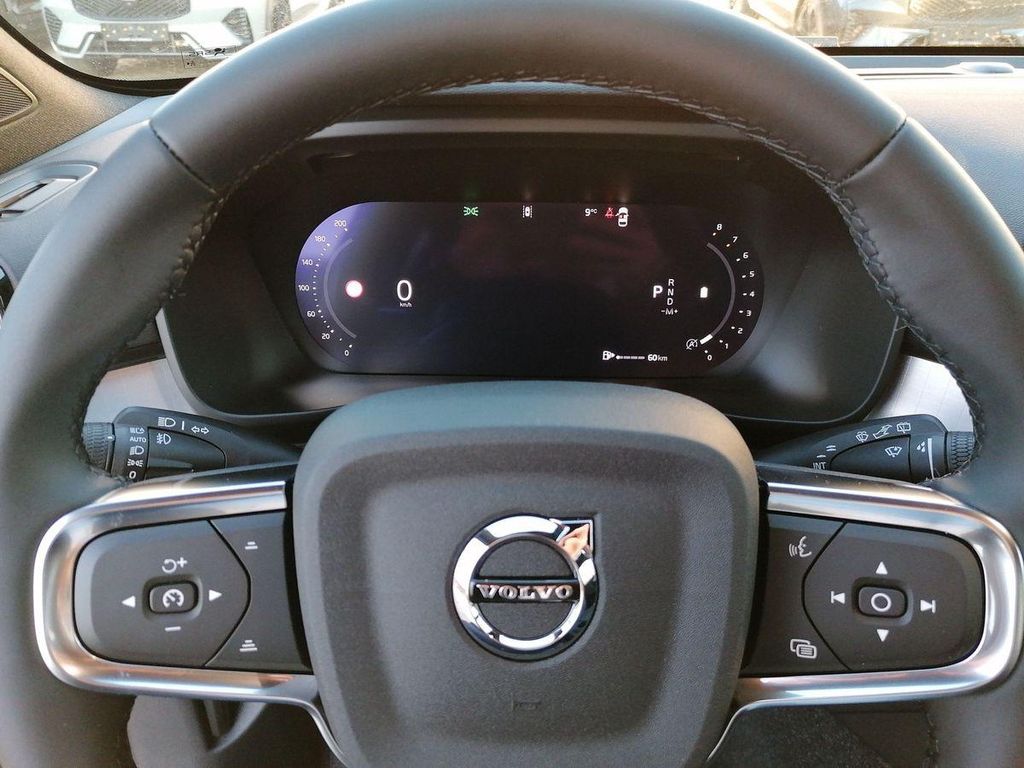 Volvo XC40 2025