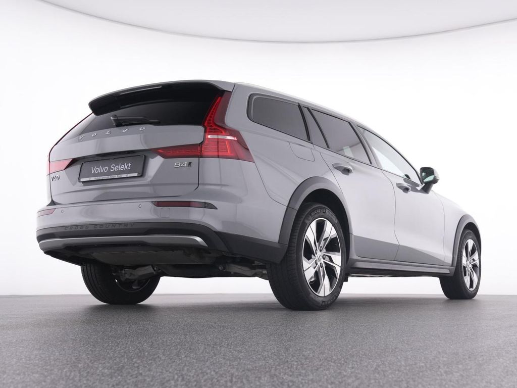 Volvo V60 Cross Country 2023