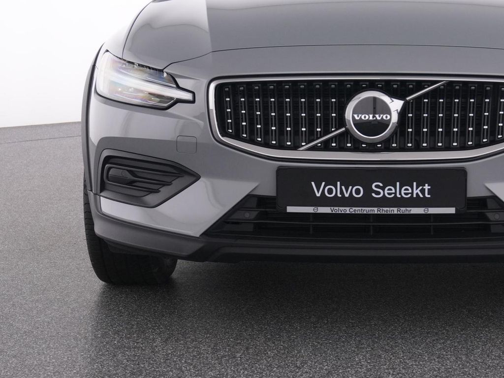 Volvo V60 Cross Country 2023