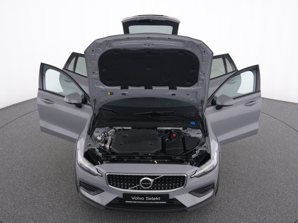 Volvo V60 Cross Country 2023