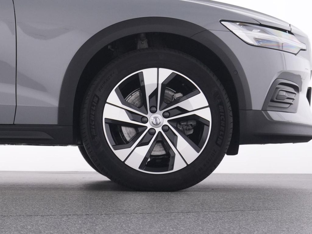 Volvo V60 Cross Country 2023