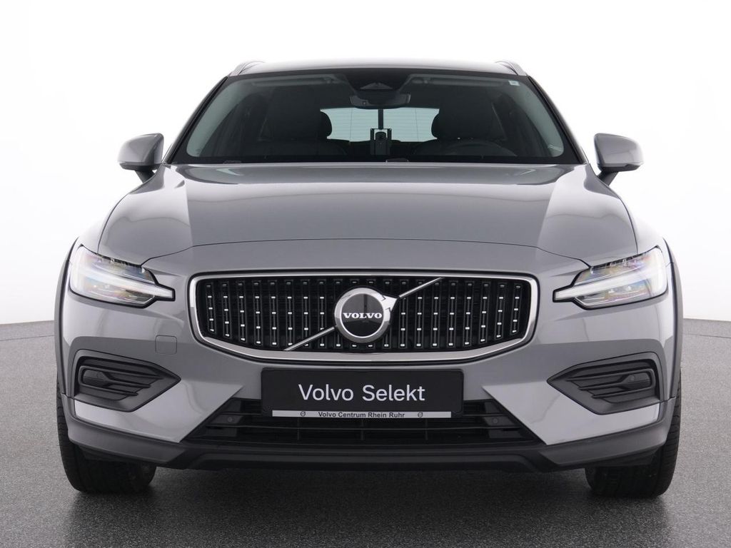 Volvo V60 Cross Country 2023