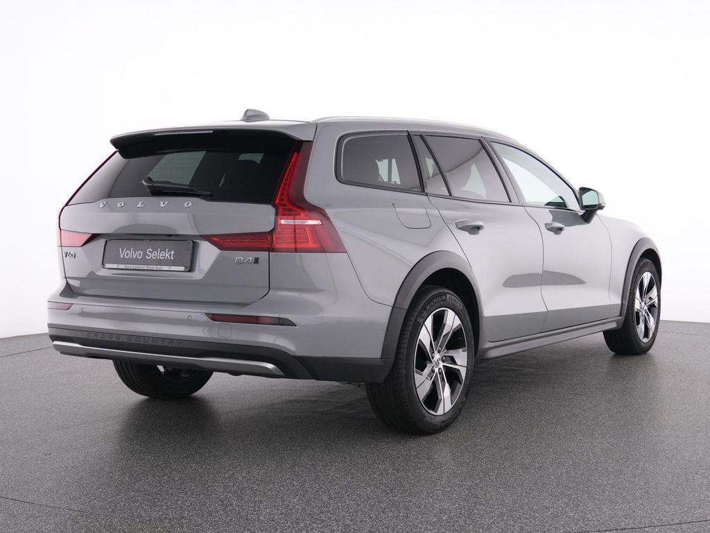 Volvo V60 Cross Country 2023