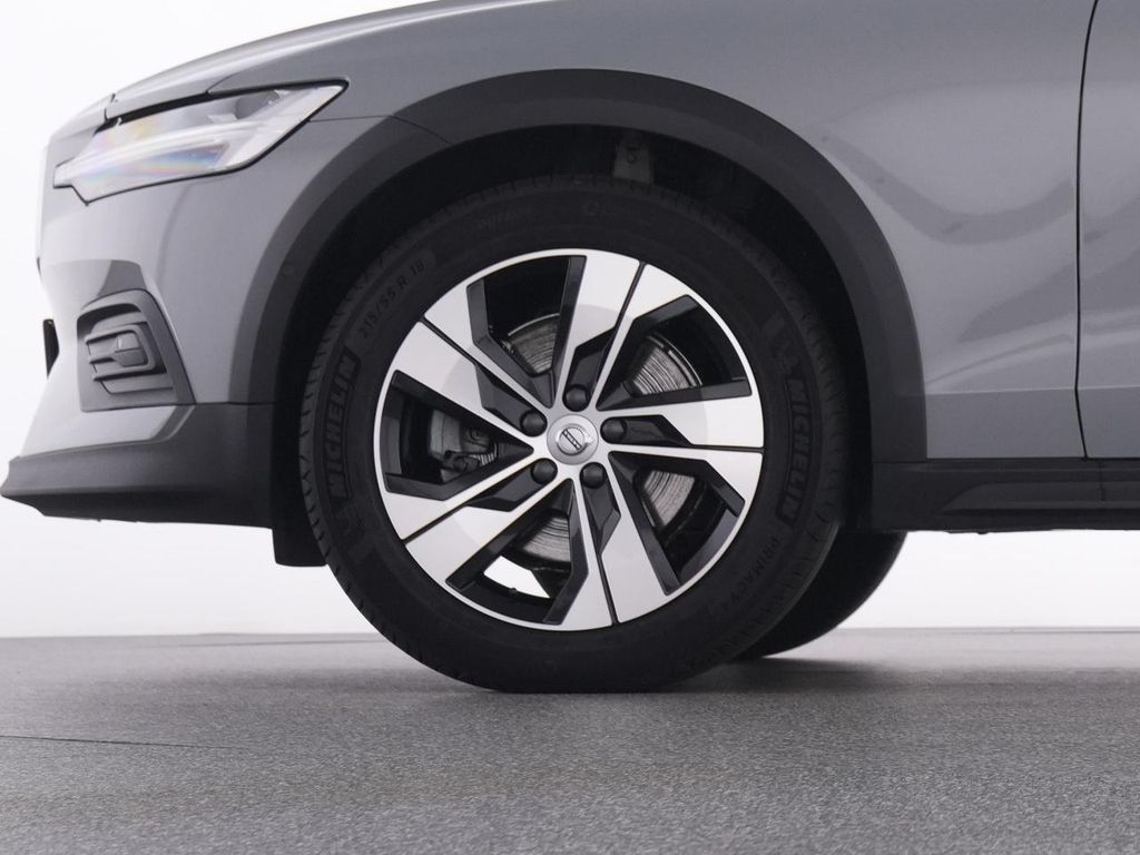 Volvo V60 Cross Country 2023
