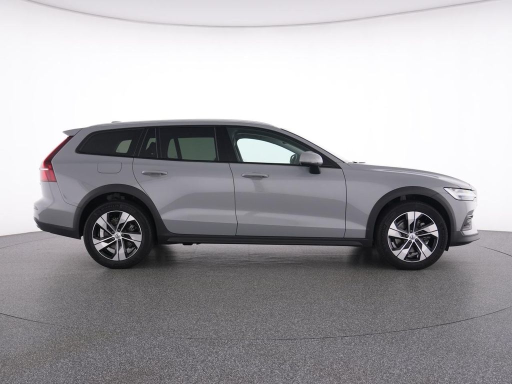 Volvo V60 Cross Country 2023