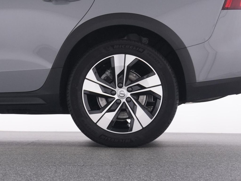 Volvo V60 Cross Country 2023