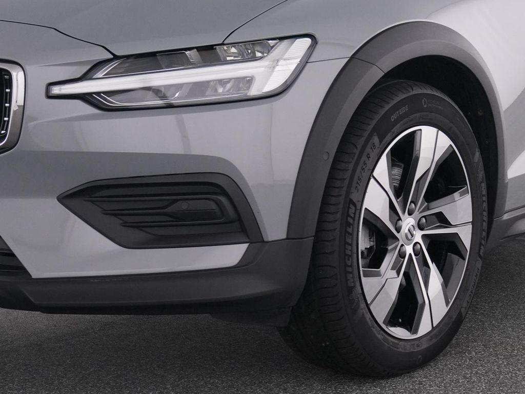 Volvo V60 Cross Country 2023