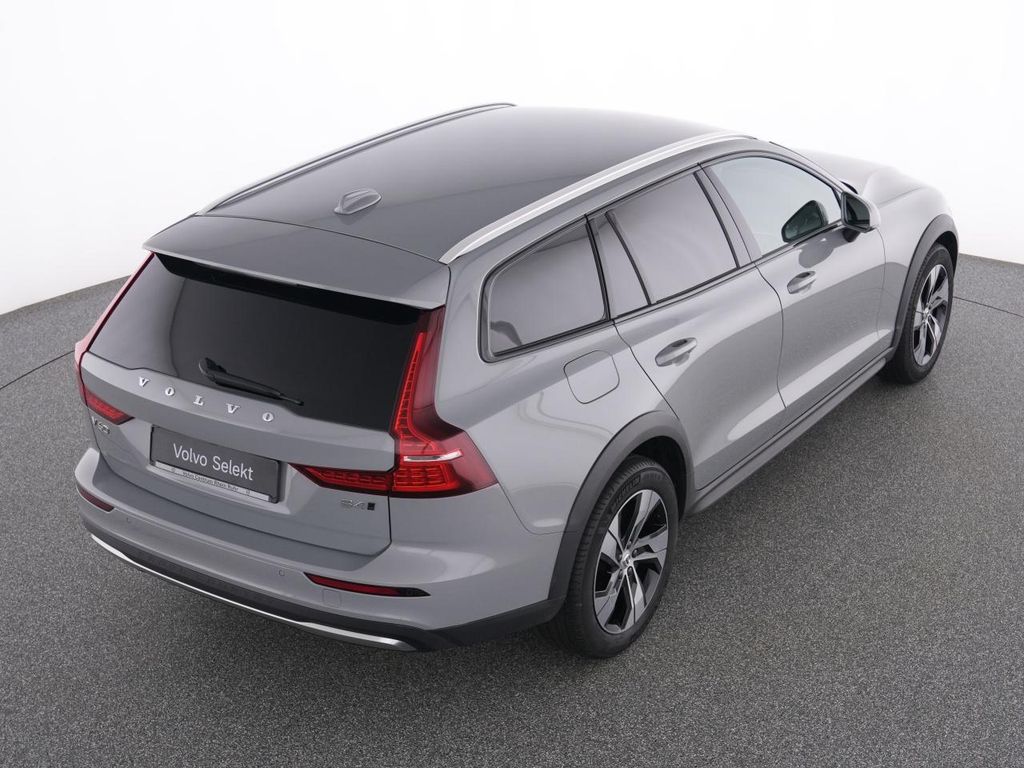 Volvo V60 Cross Country 2023