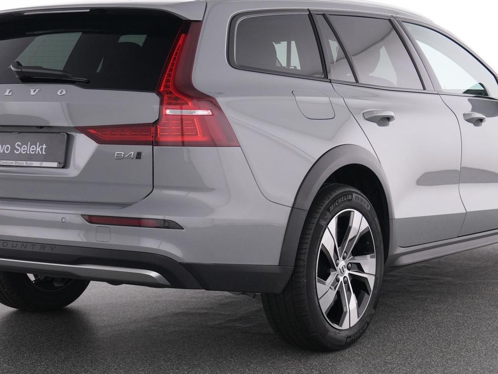 Volvo V60 Cross Country 2023