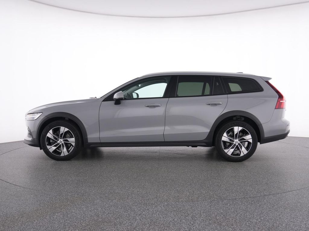 Volvo V60 Cross Country 2023