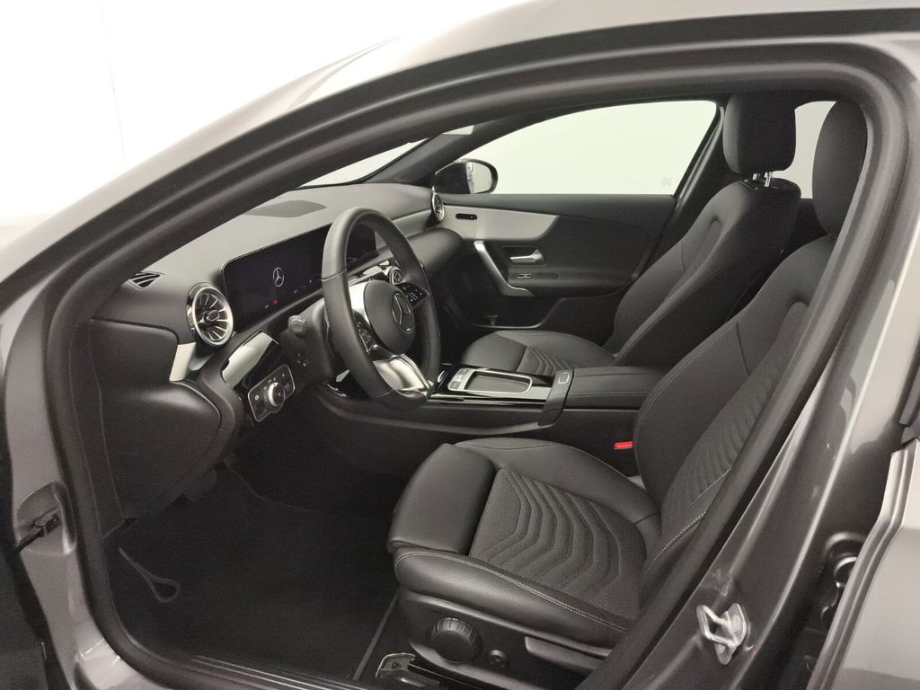 Mercedes-Benz A 200 2025