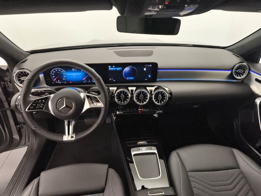 Mercedes-Benz A 200 2025