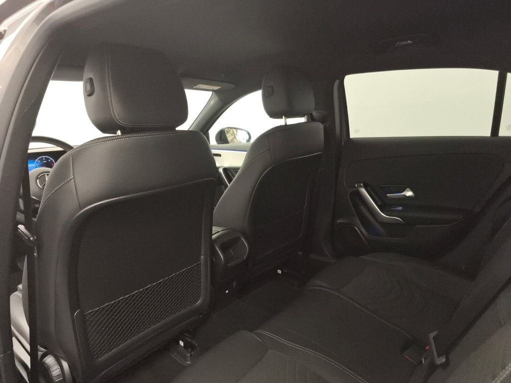 Mercedes-Benz A 200 2025