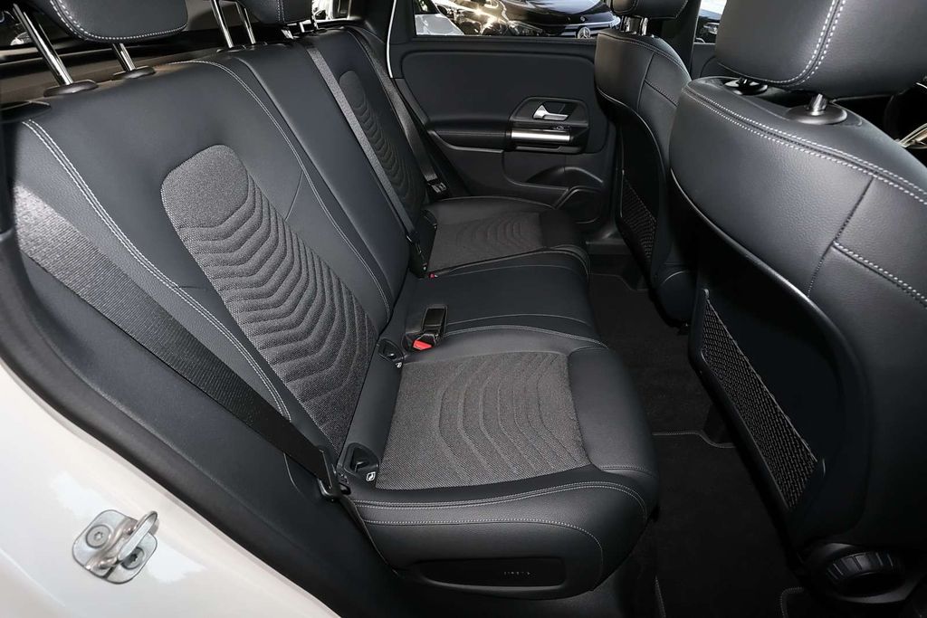 Mercedes-Benz B 220 2024